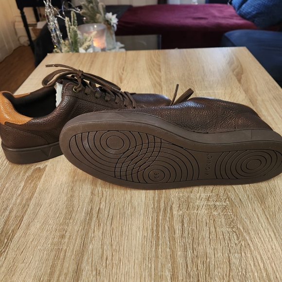 Vionic Lucas II lace-up sneaker with a leather upper removable EVA footbed - Picture 4 of 5